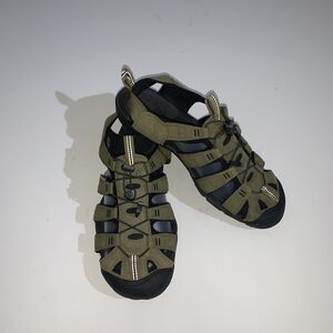 KEEN Clearwater CNX Shoes Mens Size 10 Green Closed Toe Sandals Hiking Water